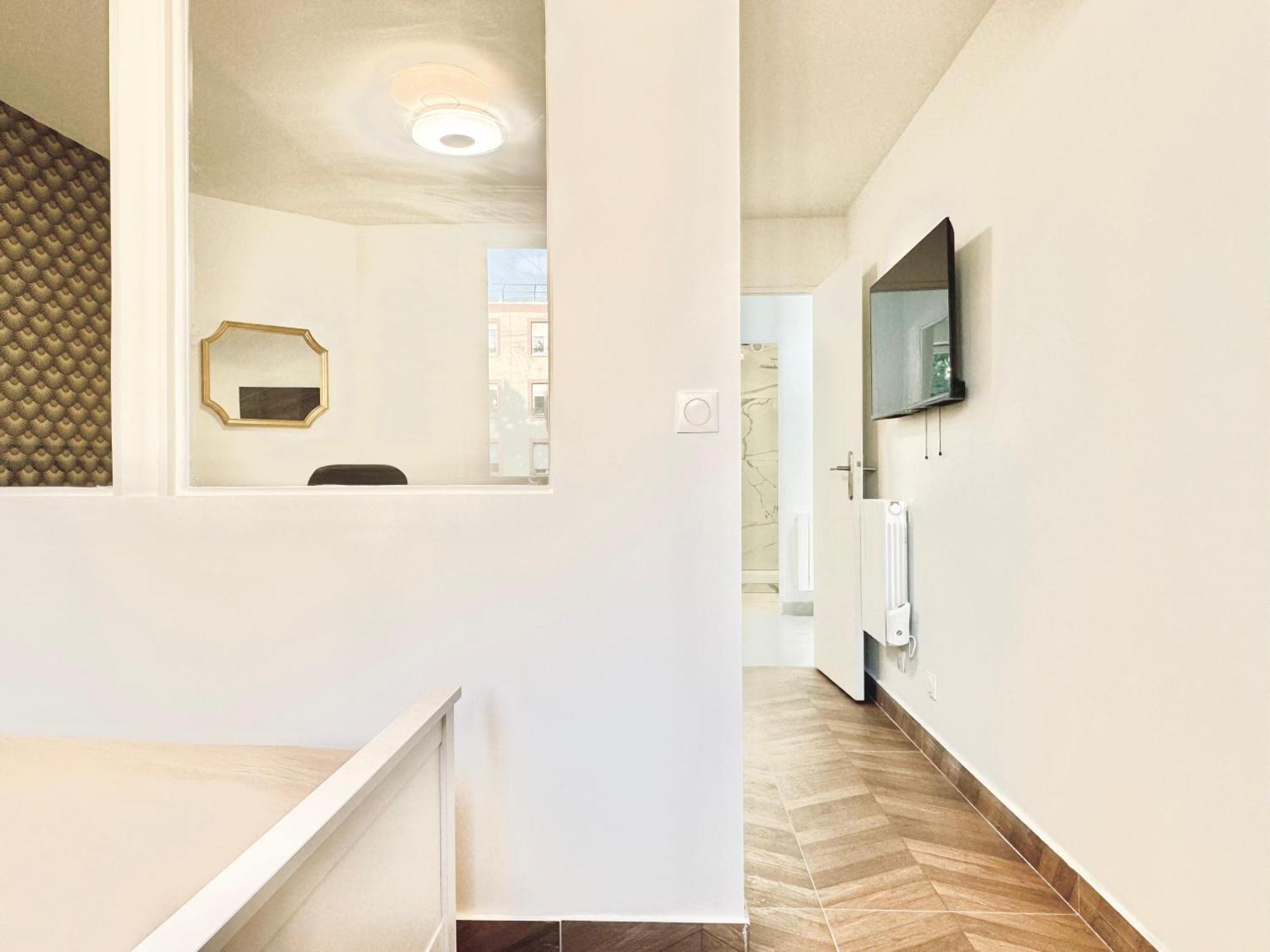 Apartment Fourside Deluxe In Le Bourget